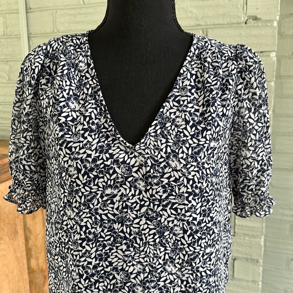 J.Crew blue and white floral V-neck blouse size S - Picture 1 of 8